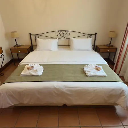 Gasthof Rocha Do Sol 59b - Ensuite With Balcony View Canhas