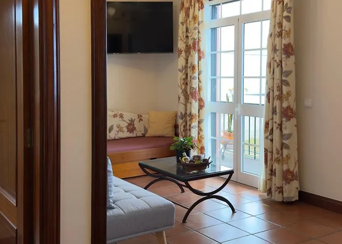 Affittacamere Rocha Do Sol 59b - Ensuite With Balcony View Canhas